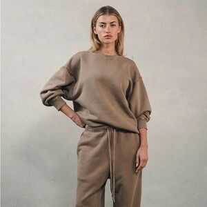 Elwood Oversized Core Crewneck Vintage Brown